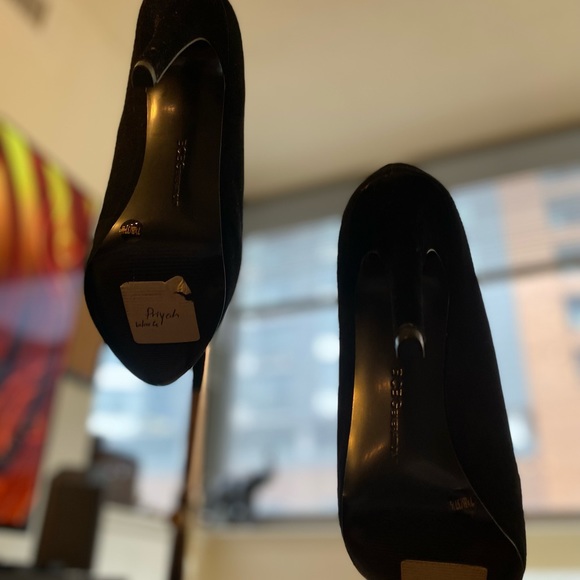 BCBG “LOWRISE” ANKLE BOOTIE - Picture 3 of 7